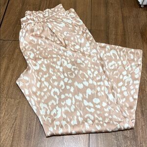 Chicos Black label wide leg pant. XL. Peach & cream.